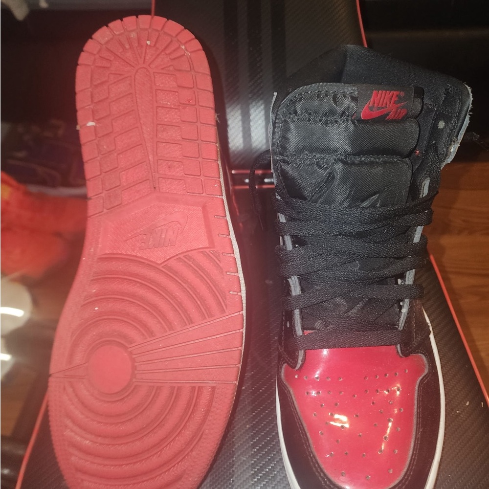 Nike jordan 1s ( paten bred )